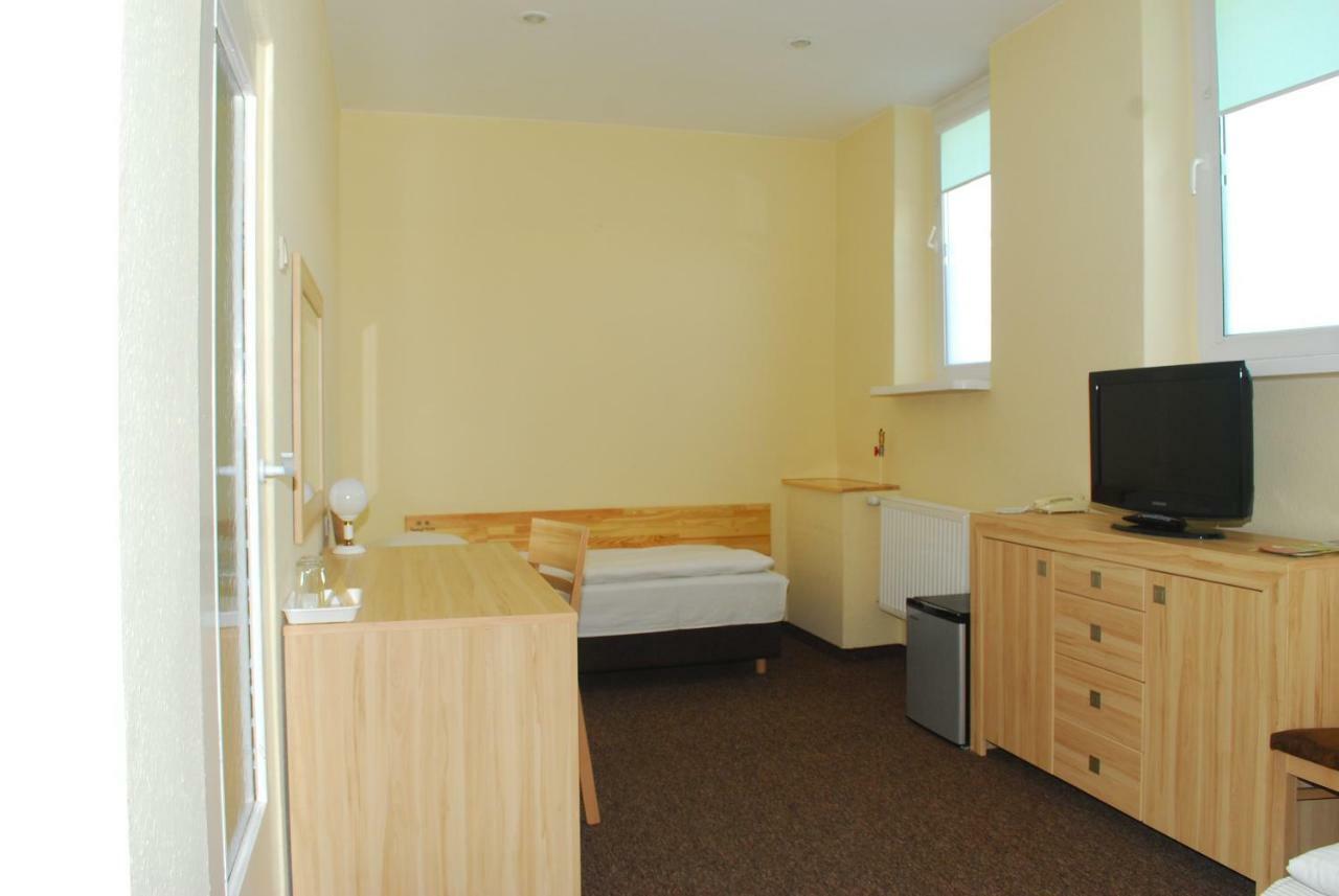 Hotel 104 Stargard Szczecinski Phòng bức ảnh